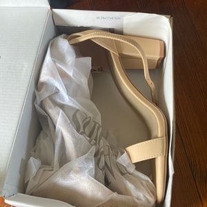 ***NEW!***Dream Pairs Nude Heel Size 8